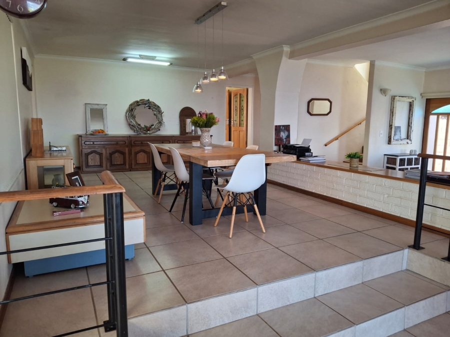 5 Bedroom Property for Sale in Sandbaai Western Cape